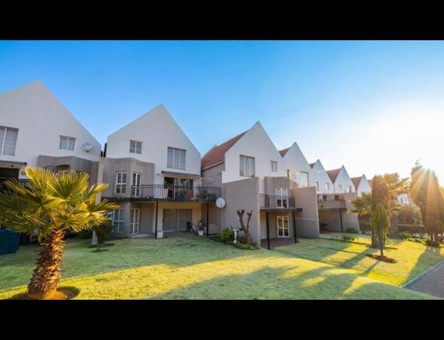 4 BEDROOM APARTMENT FOR SALE IN HALFWAY GARDENS